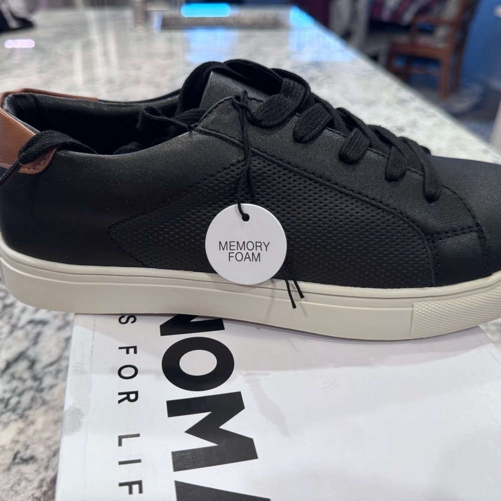 Sonoma Sneakers Boys 5 Black Memory Foam With Box